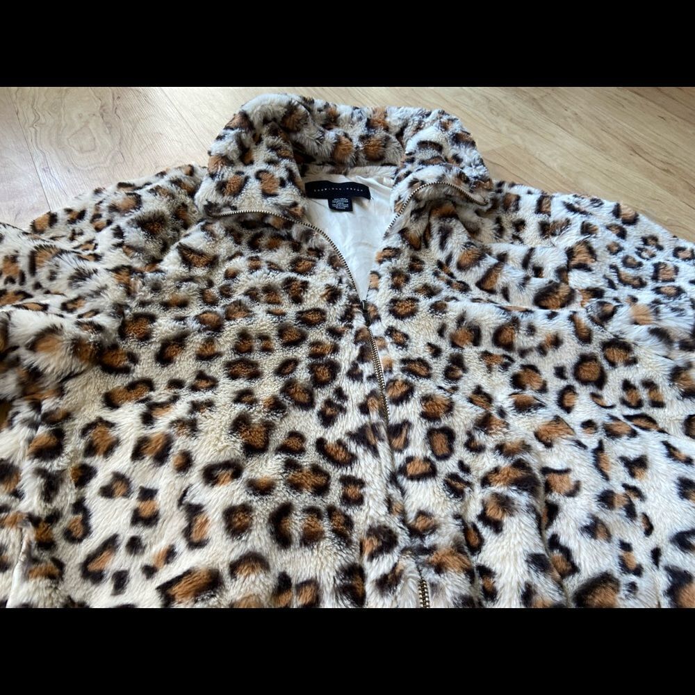 Know One Cares cheetah/leopard print fuzzy jacket - Picture 2 of 3